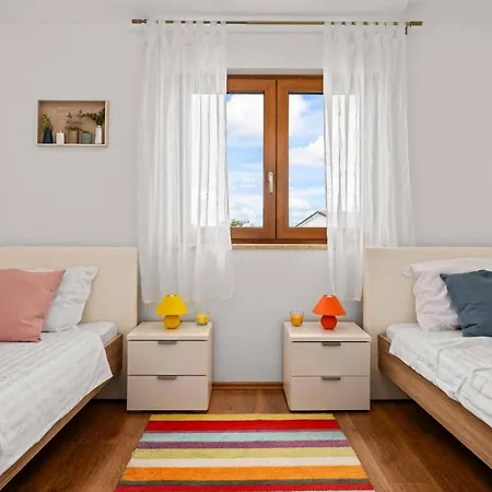 度假居 Mountain Retreat With Private Pool And Grill In Radmani, Croatia