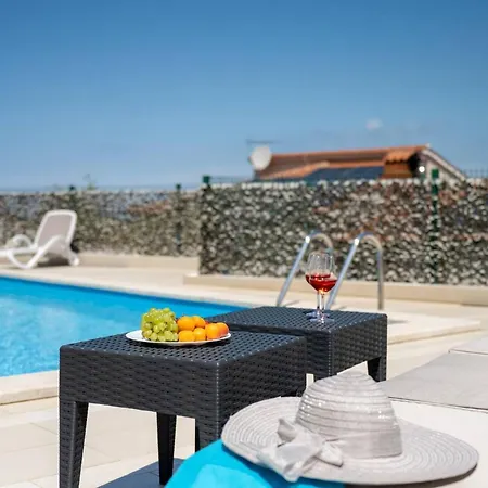 Mountain Retreat With Private Pool And Grill In Radmani, Croatia Σπίτι διακοπών *