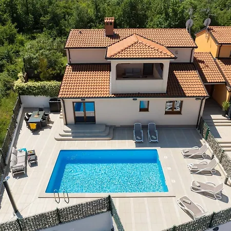 度假居 Mountain Retreat With Private Pool And Grill In Radmani, Croatia *
