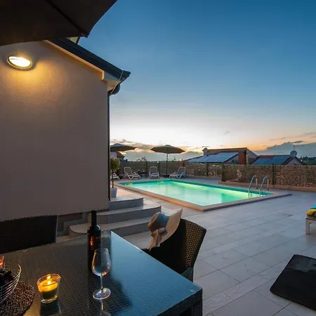 Mountain Retreat With Private Pool And Grill In Radmani, Croatia 度假居 *