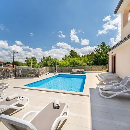 Mountain Retreat With Private Pool And Grill In Radmani, Croatia 度假居