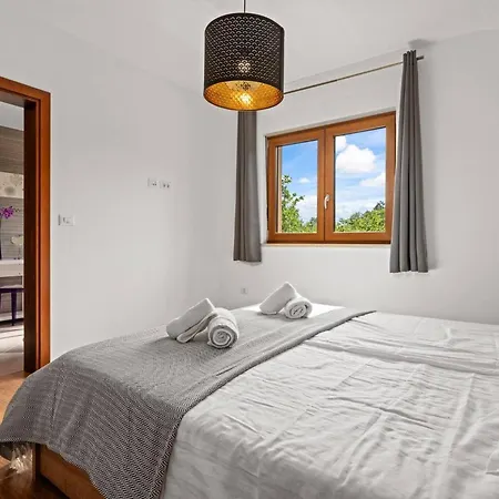 度假居 Mountain Retreat With Private Pool And Grill In Radmani, Croatia Radmani