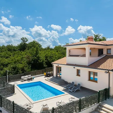 Mountain Retreat With Private Pool And Grill In Radmani, Croatia