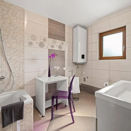 Mountain Retreat With Private Pool And Grill In Radmani, Croatia Vakantiehuis
