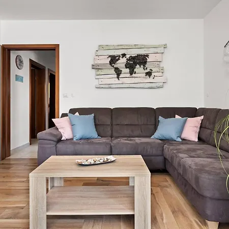 Mountain Retreat With Private Pool And Grill In Radmani, Croatia Vakantiehuis